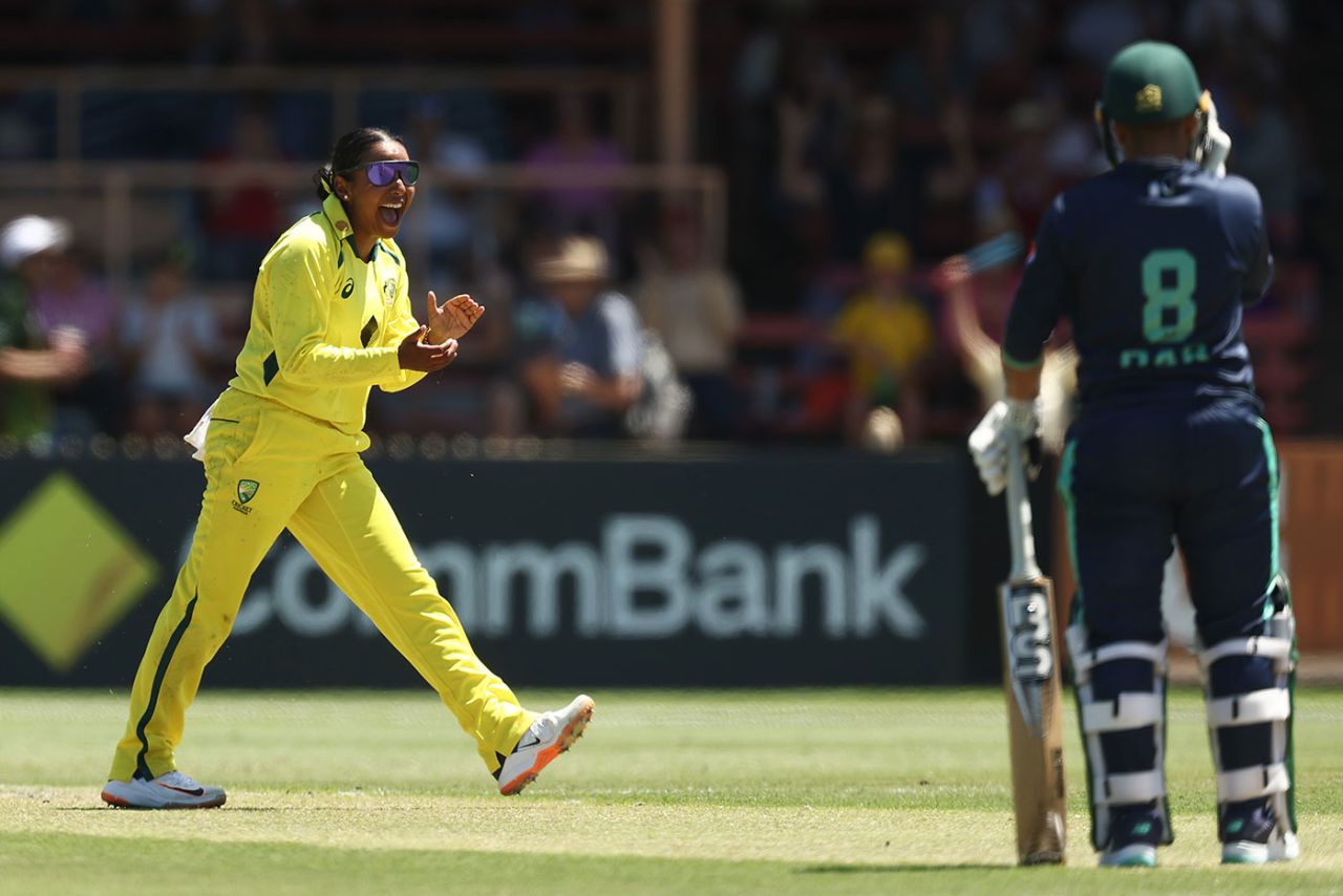Alana King celebrates her fantastic caught and bowled, Australia vs Pakistan, 1st T20I, Sydney, January 24, 2023