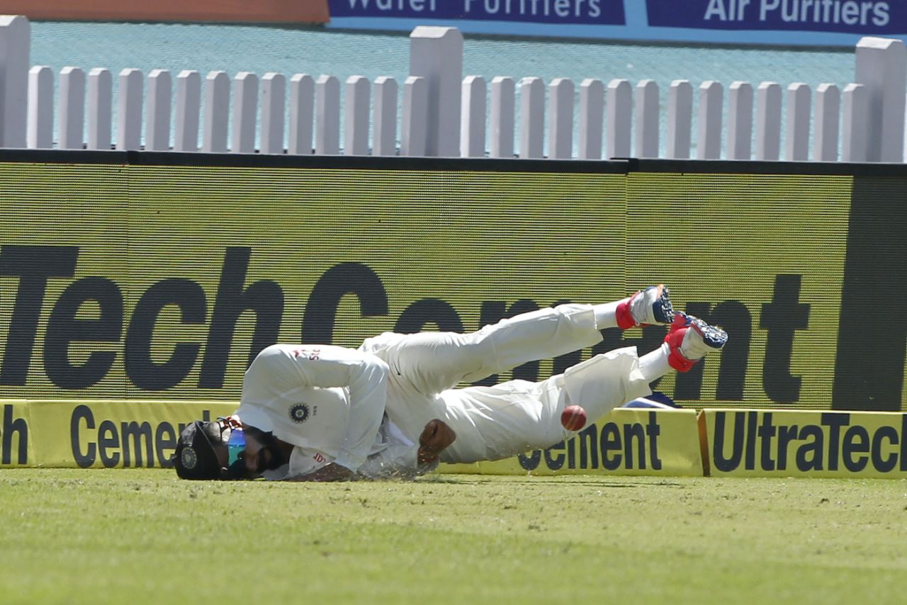 Virat Kohli lands on his shoulder while diving for a catch, India v Australia, 3rd Test, Ranchi, 1st day, March 16, 2017