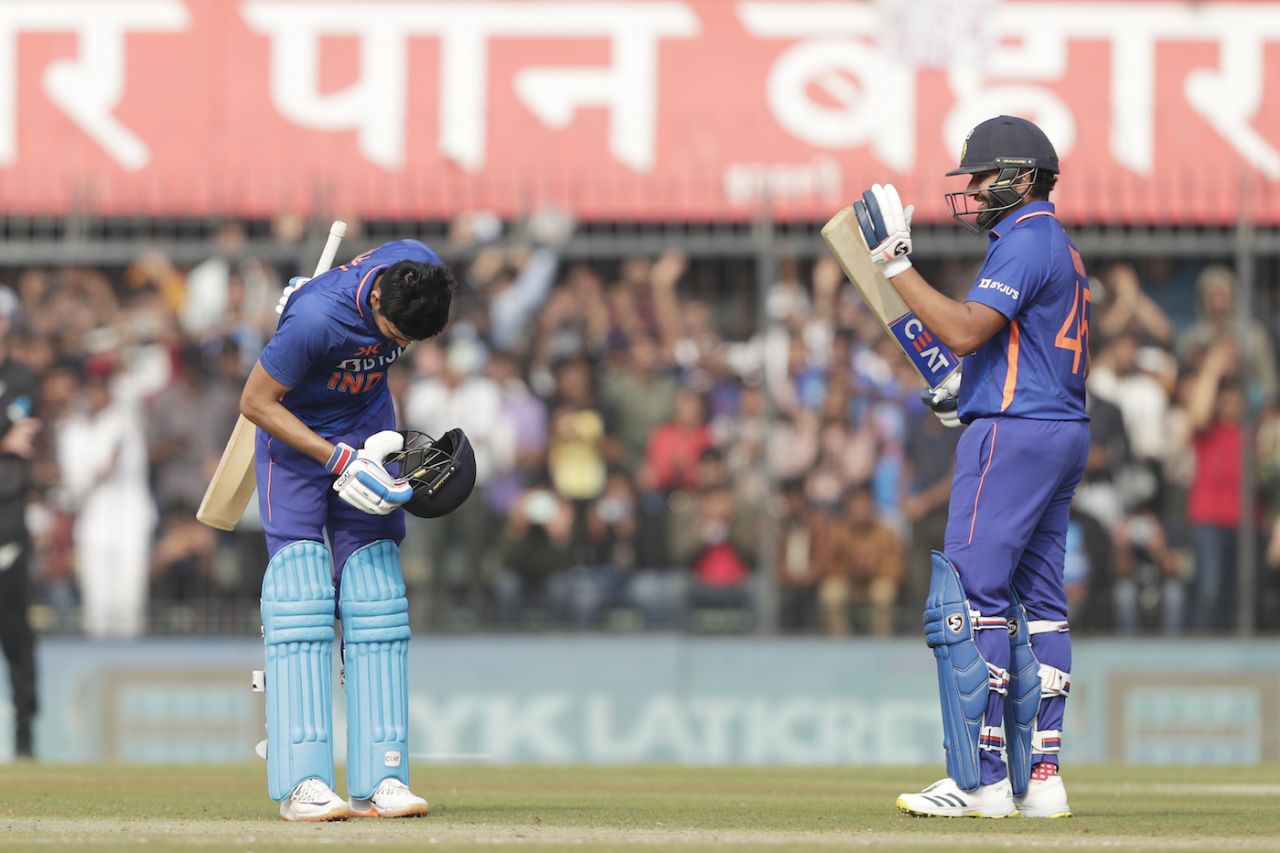 Rohit Sharma applauds Shubman Gill on his century, India vs New Zealand, 3rd ODI, Indore, January 24, 2023