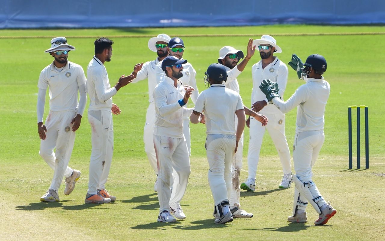 Saurashtra players celebrate after getting rid of Baba Aparajith, Tamil Nadu vs Saurashtra, Chennai, 1st day, Ranji Trophy 2022-23, January 24, 2023