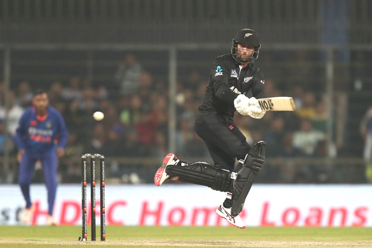 Devon Conway gets into an unusual position, India vs New Zealand, 3rd ODI, Indore, January 24, 2023