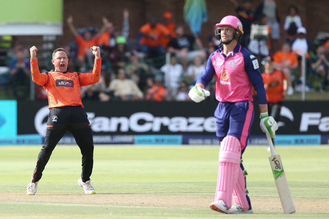 Roelof van der Merwe removed Jos Buttler, Sunrisers Eastern Cape vs Paarl Royals, SA20, Gqeberha, January 24, 2023