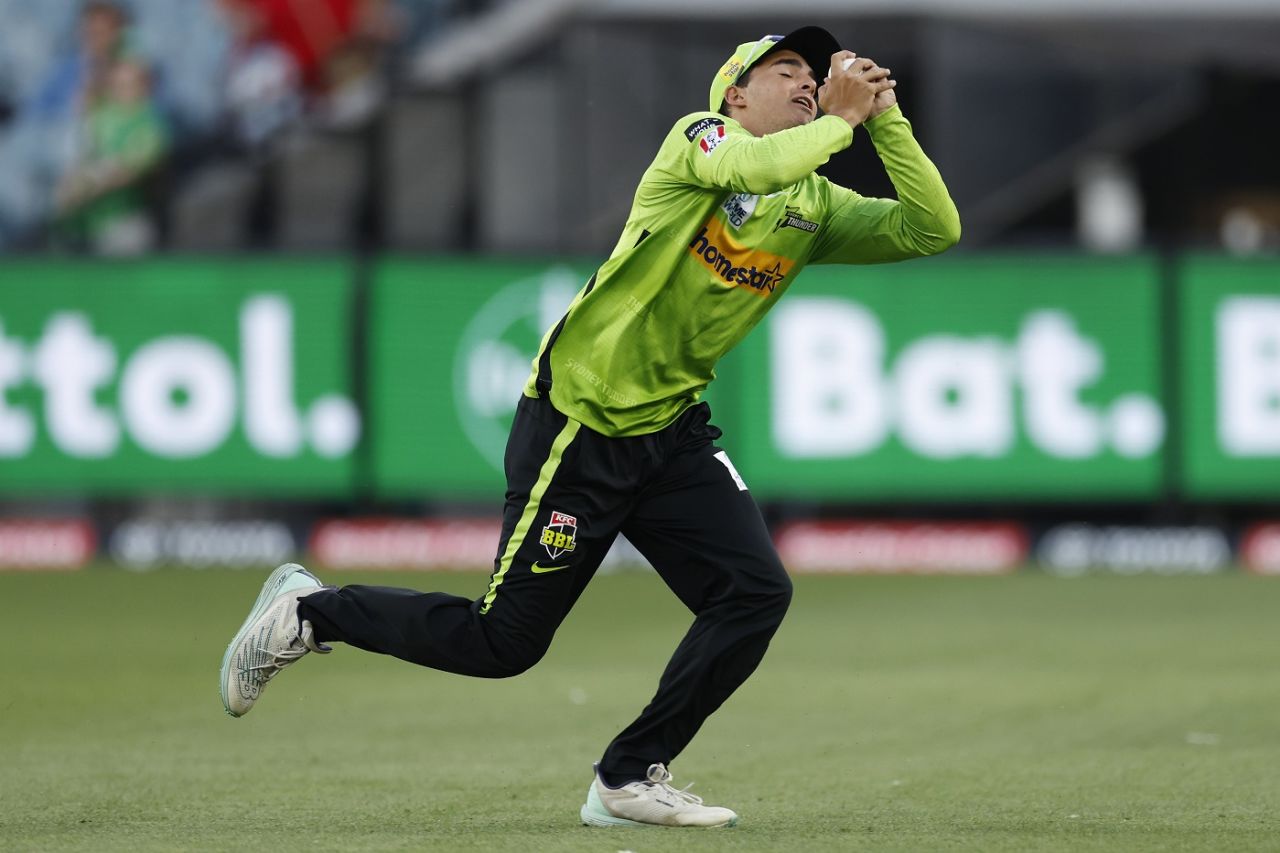 Joel Davies caught on to one to dismiss Marcus Stoinis, Melbourne Stars vs Sydney Thunder, BBL, Melbourne Cricket Ground, January 25, 2023
