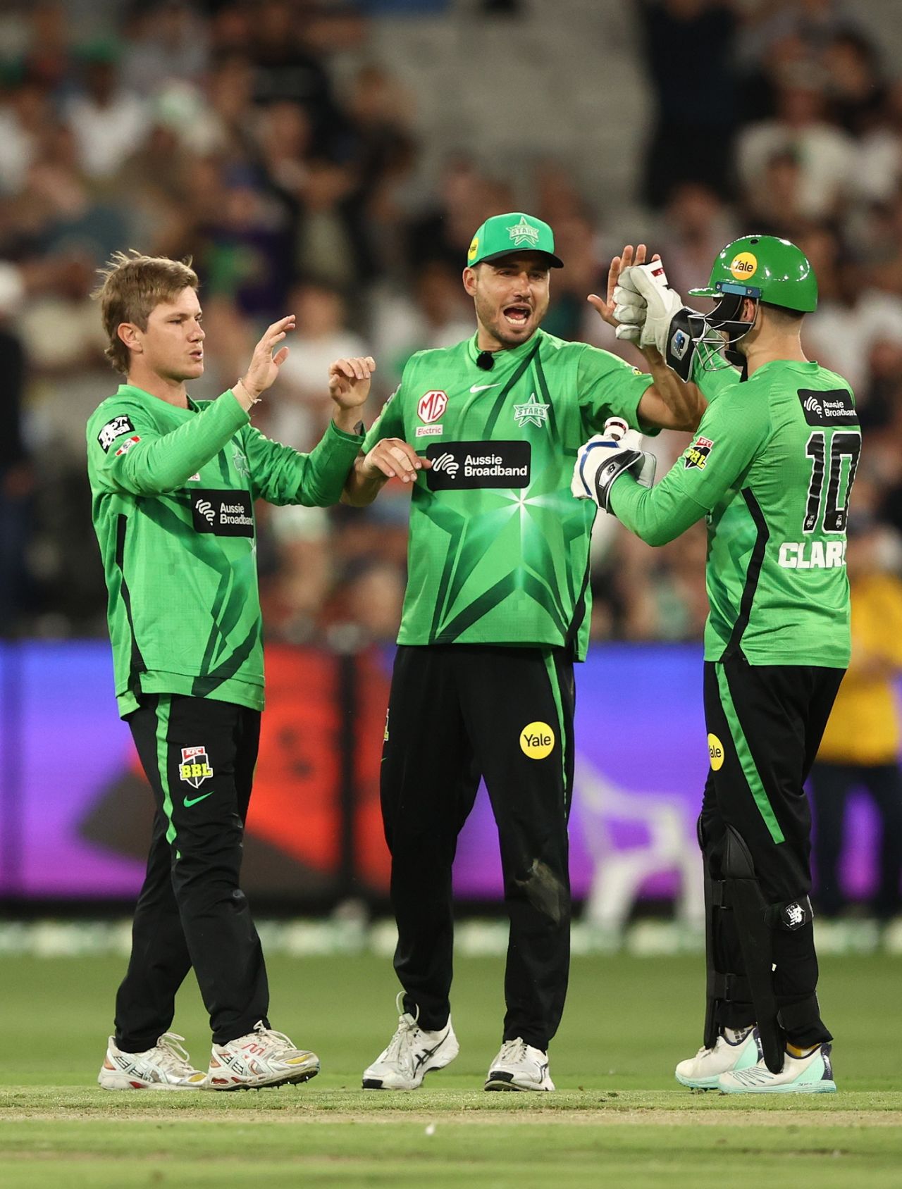 Adam Zampa celebrates dismissing Jason Sangha with Marcus Stoinis and Joe Clarke, Melbourne Stars vs Sydney Thunder, BBL, Melbourne, January 25, 2023