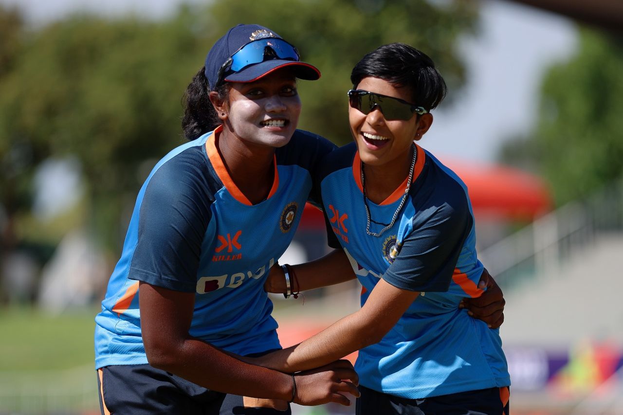 Shabnam MD shares a light moment with team-mate Soniya Mendhiya, India vs New Zealand, Under-19 Women's T20 World Cup, semi-final, Potchefstroom, January 27, 2023