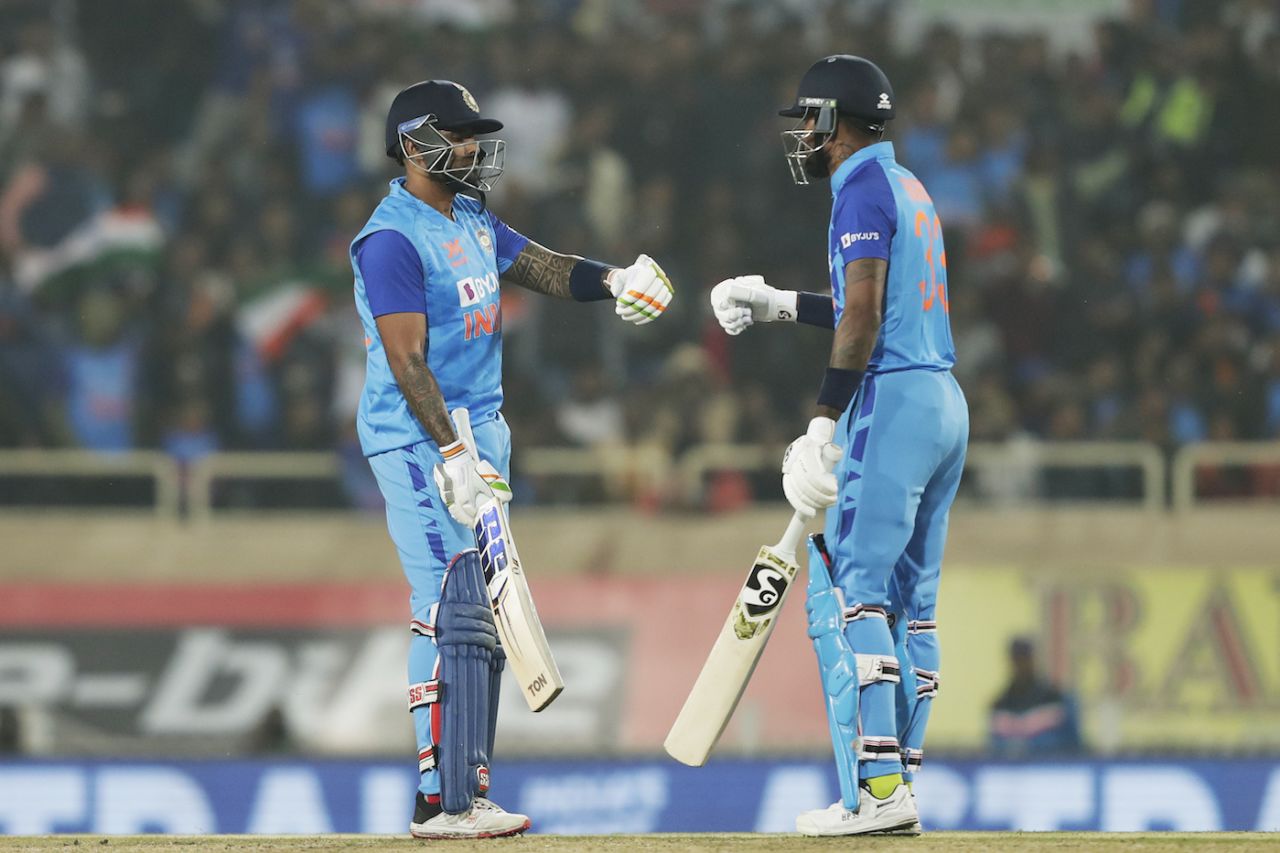 Suryakumar Yadav and Hardik Pandya punch gloves, India vs New Zealand, 1st T20I, Ranchi, January 27, 2023