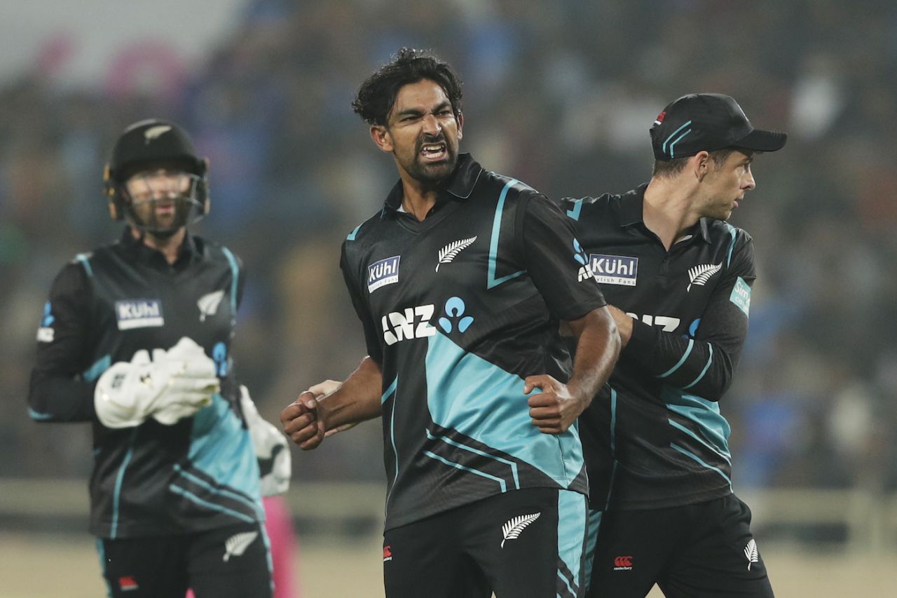 Ish Sodhi celebrates Suryakumar Yadav's wicket, India vs New Zealand, 1st T20I, Ranchi, January 27, 2023
