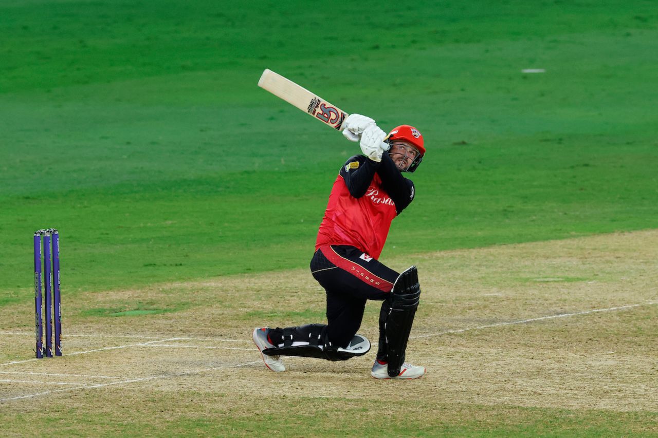 Colin Munro thrashed his way to a 32-ball 40 but fell at a crucial juncture, Desert Vipers vs Dubai Capitals, Dubai, ILT20, January 28, 2023