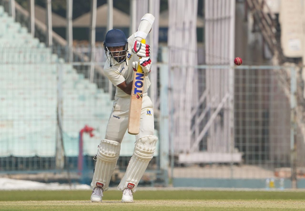 Abhimanyu Easwaran hits a drive, Bengal vs Jharkhand, Ranji Trophy 2022-23 quarter-final, Kolkata, 4th day, February 3, 2023