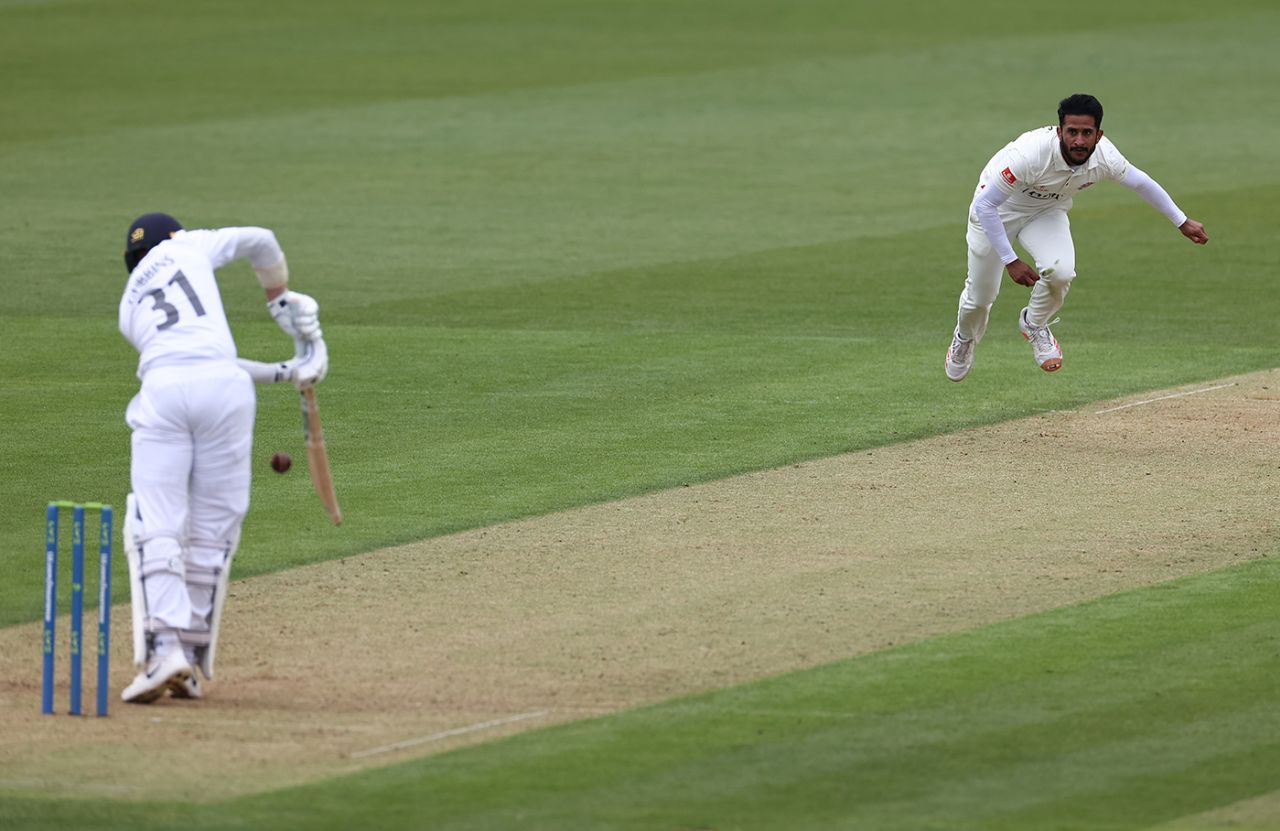Hasan Ali bowls, LV= Insurance Championship, Division One, Ageas Bowl, April 28, 2022