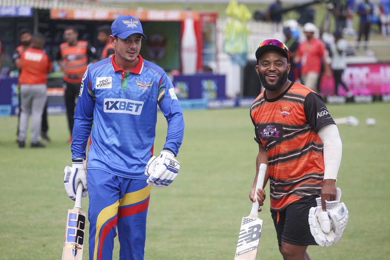 Quinton de Kock and Temba Bavuma exchange pleasantries before the game, Durban's Super Giants vs Sunrisers Eastern Cape, SA20, Durban, February 3, 2023