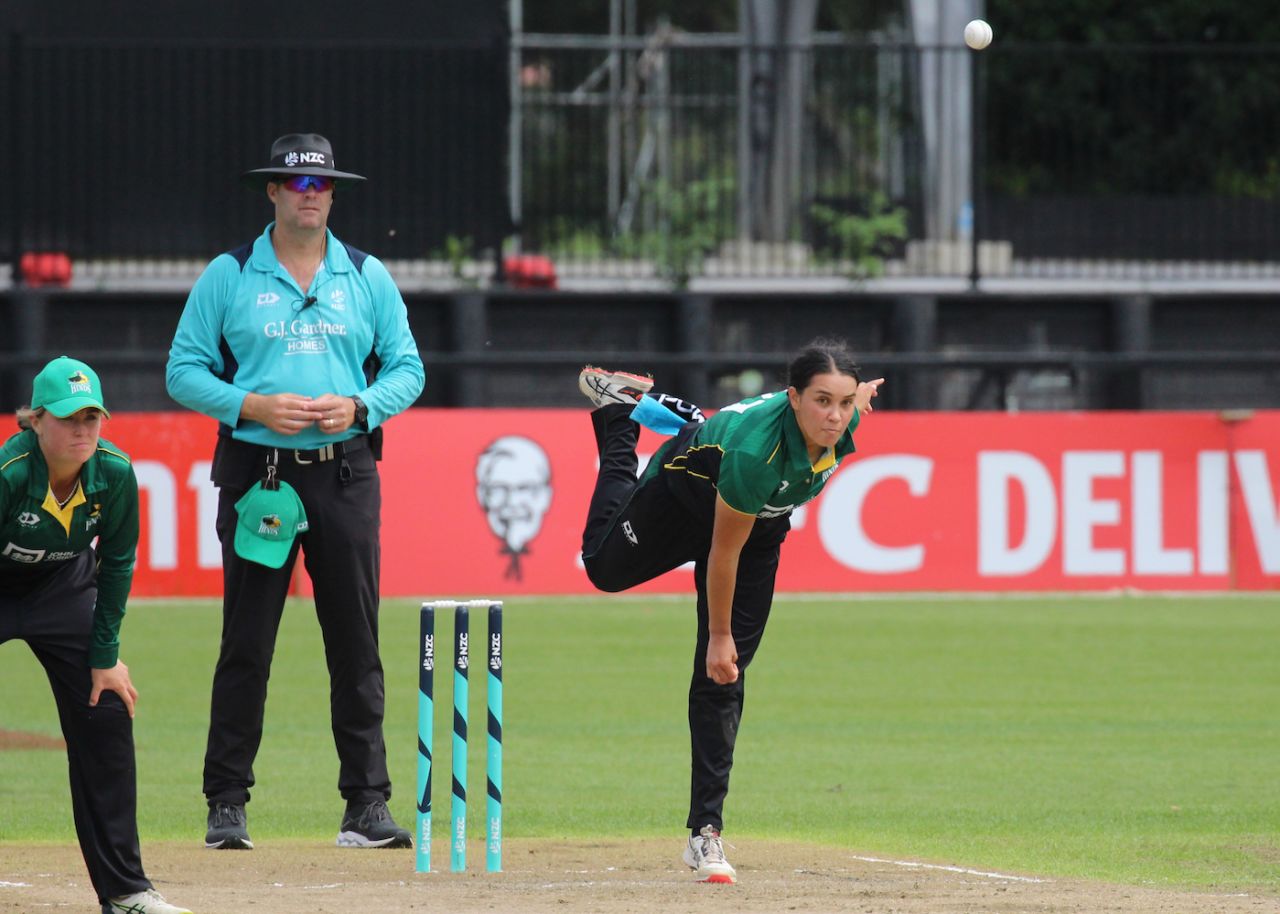 Ocean Bartlett bowls on her one-day debut for Central Districts against Northern Districts, Hamilton, February 4, 2023