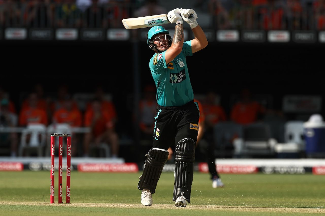 Josh Brown lofts down the ground, Perth Scorchers vs Brisbane Heat, BBL final, Perth, February 4, 2023