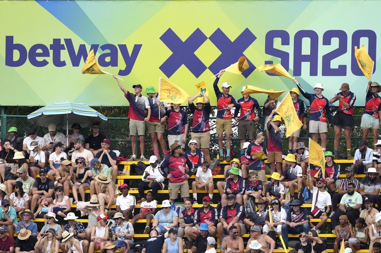 The Johannesburg crowd in full flow, Joburg Super Kings vs Sunrisers Eastern Cape, SA20 2023, Johannesburg, February 5, 2023