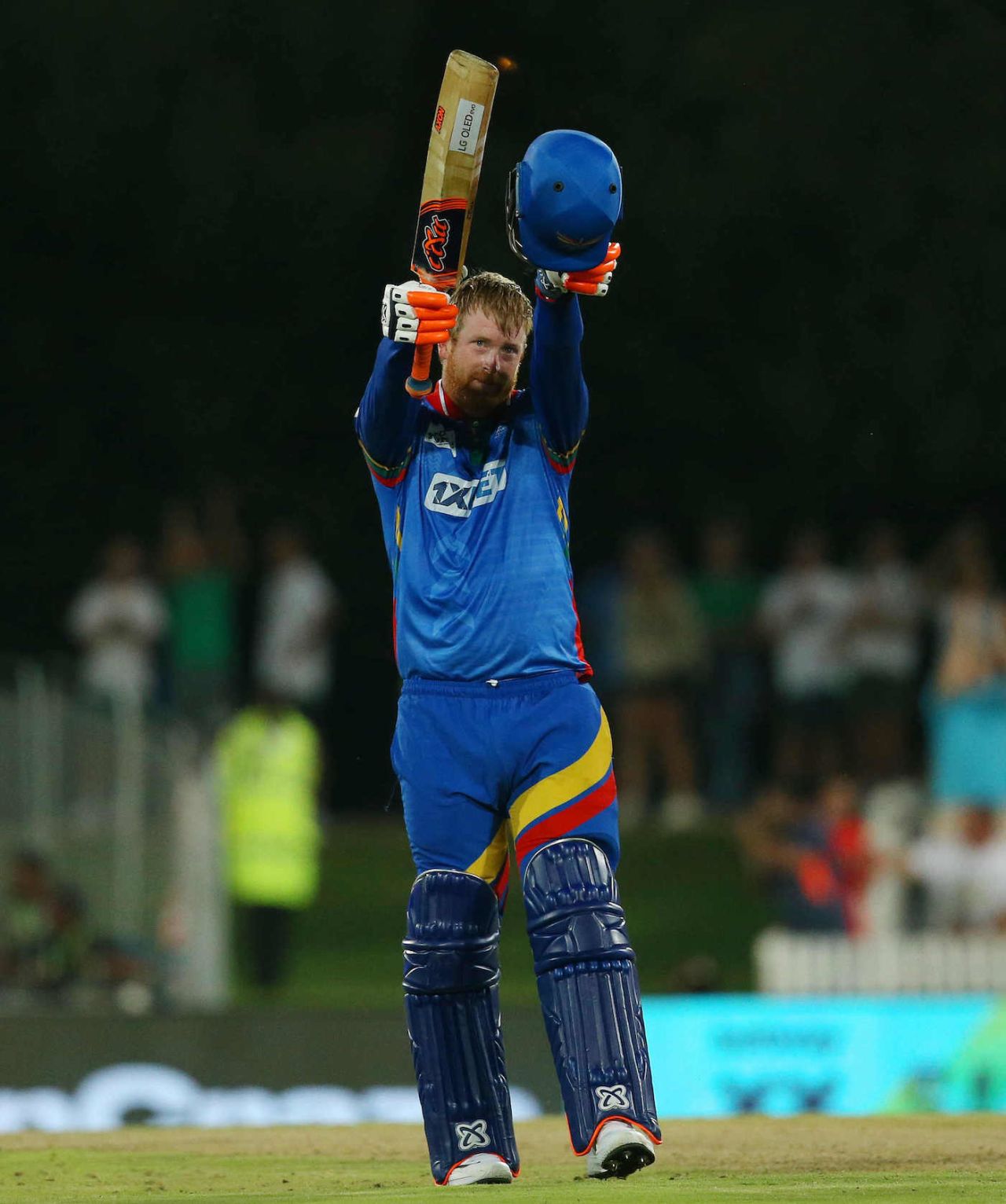 Heinrich Klaasen acknowledges the cheers after getting to his century, Pretoria Capitals vs Durban's Super Giants, SA20, Centurion, February 5, 2023
