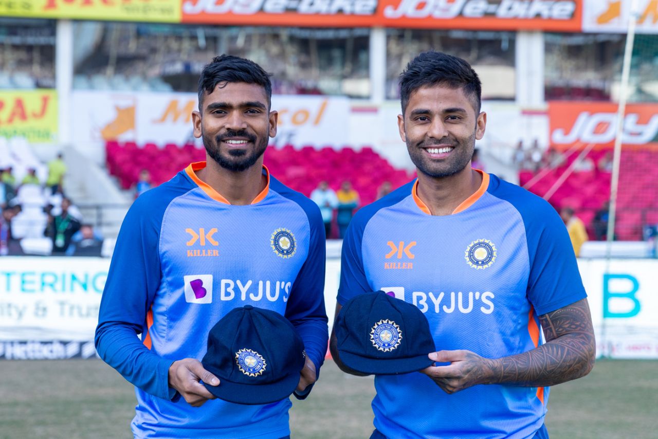 KS Bharat and Suryakumar Yadav with their Test caps, India vs Australia, Border-Gavaskar Trophy, 1st Test, Nagpur, 1st day, February 9, 2023