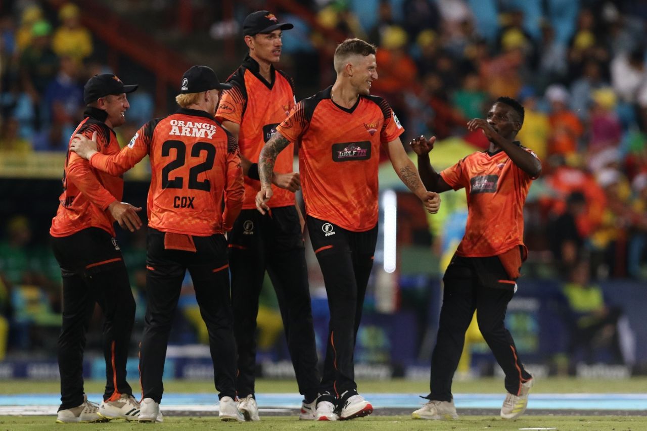 Brydon Carse celebrates dismissing Matthew Wade with his teammates, Sunrisers Eastern Cape vs Joburg Super Kings, SA20, 2nd semi-final, Pretoria, February 9, 2023
