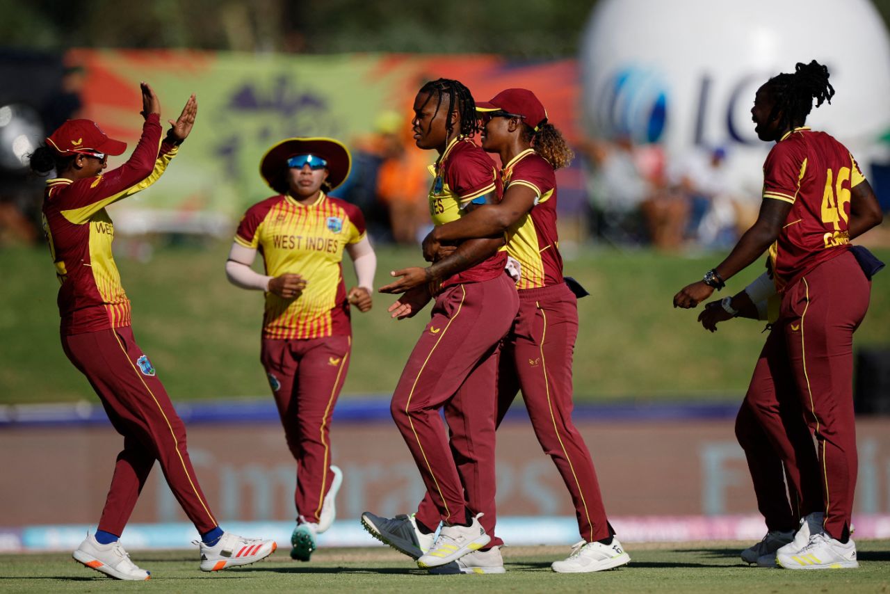 Chinelle Henry grabbed a one-handed blinder to remove Sophia Dunkley, England vs West Indies, Women's T20 World Cup, Paarl, February 11, 2023