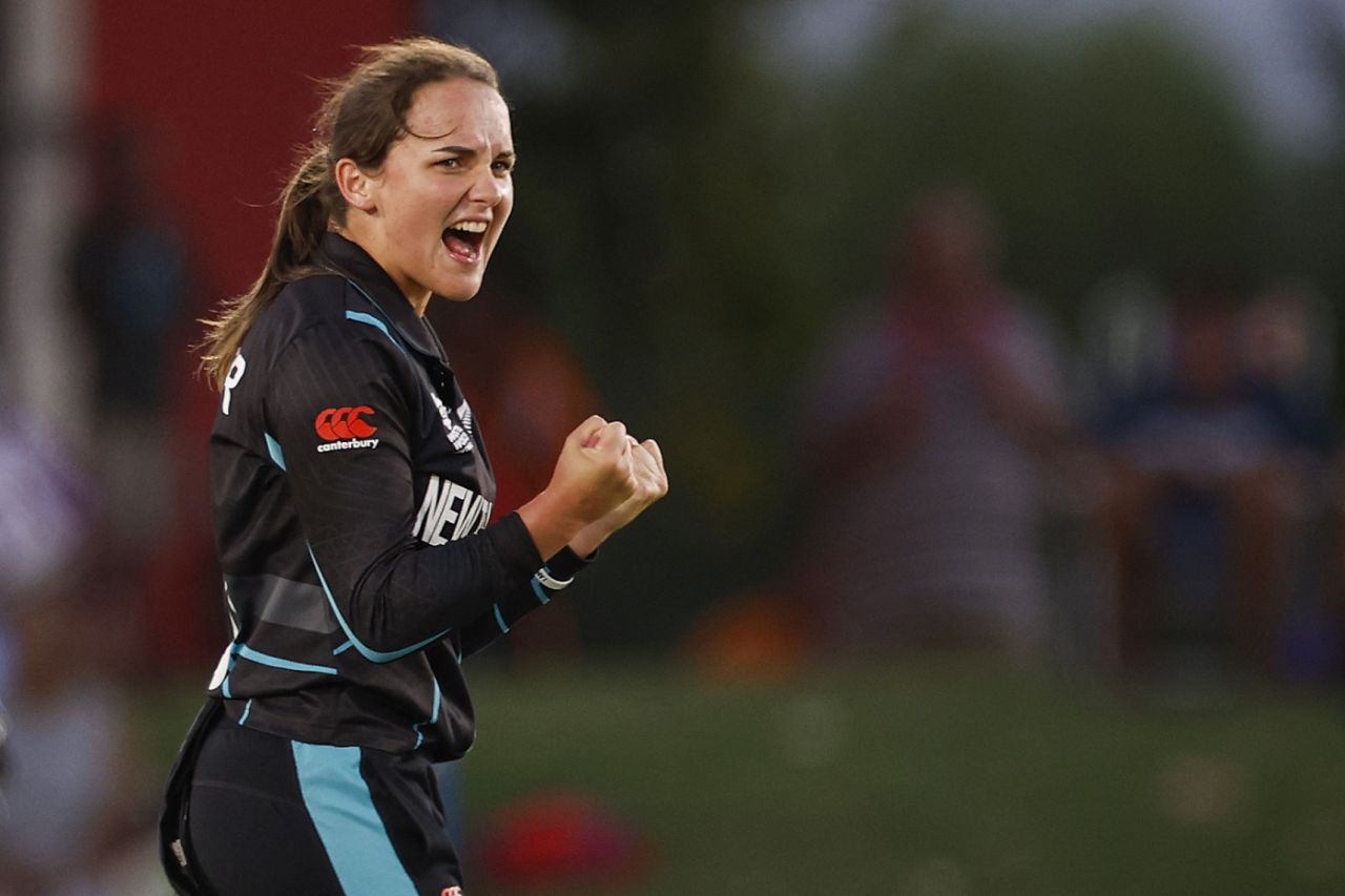 Amelia Kerr celebrates after castling Meg Lanning, Australia vs New Zealand, Women's T20 World Cup, Paarl, February 11, 2023