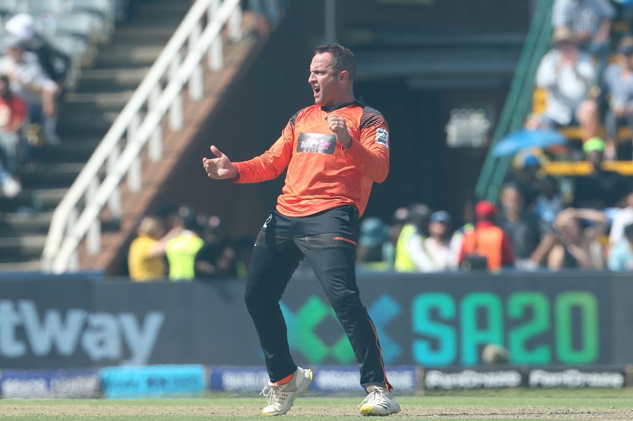 Roelof van der Merwe bagged four wickets in the final, Pretoria Capitals vs Sunrisers Eastern Cape, SA20 final, Johannesburg, February 12, 2023