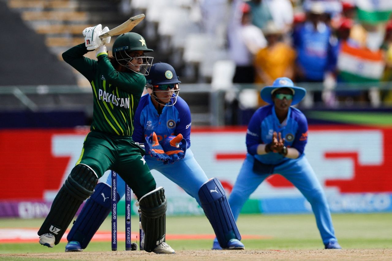 Bismah Maroof flays a shot through the off side, India vs Pakistan, ICC Women's T20 World Cup, Cape Town, February 12, 2023