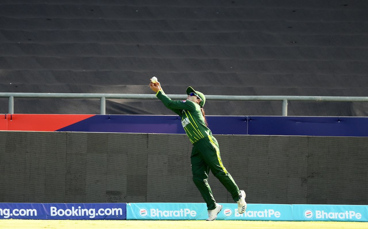 Sidra Ameen took a stunning catch to remove Shafali Verma, India vs Pakistan, ICC Women's T20 World Cup, Cape Town, February 12, 2023