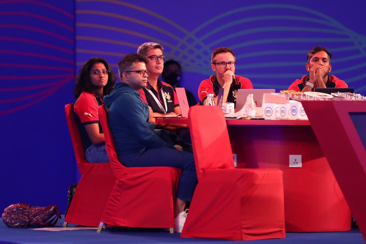 Mike Hesson and Prathmesh Mishra at the auction, Mumbai, February 13, 2023