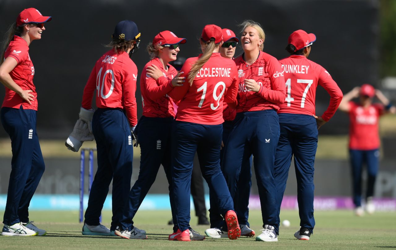Sarah Glenn removed Mary Waldron as Ireland's innings subsided, Ireland Women vs England Women, Paarl, ICC Women's T20 World Cup, February 13, 2023