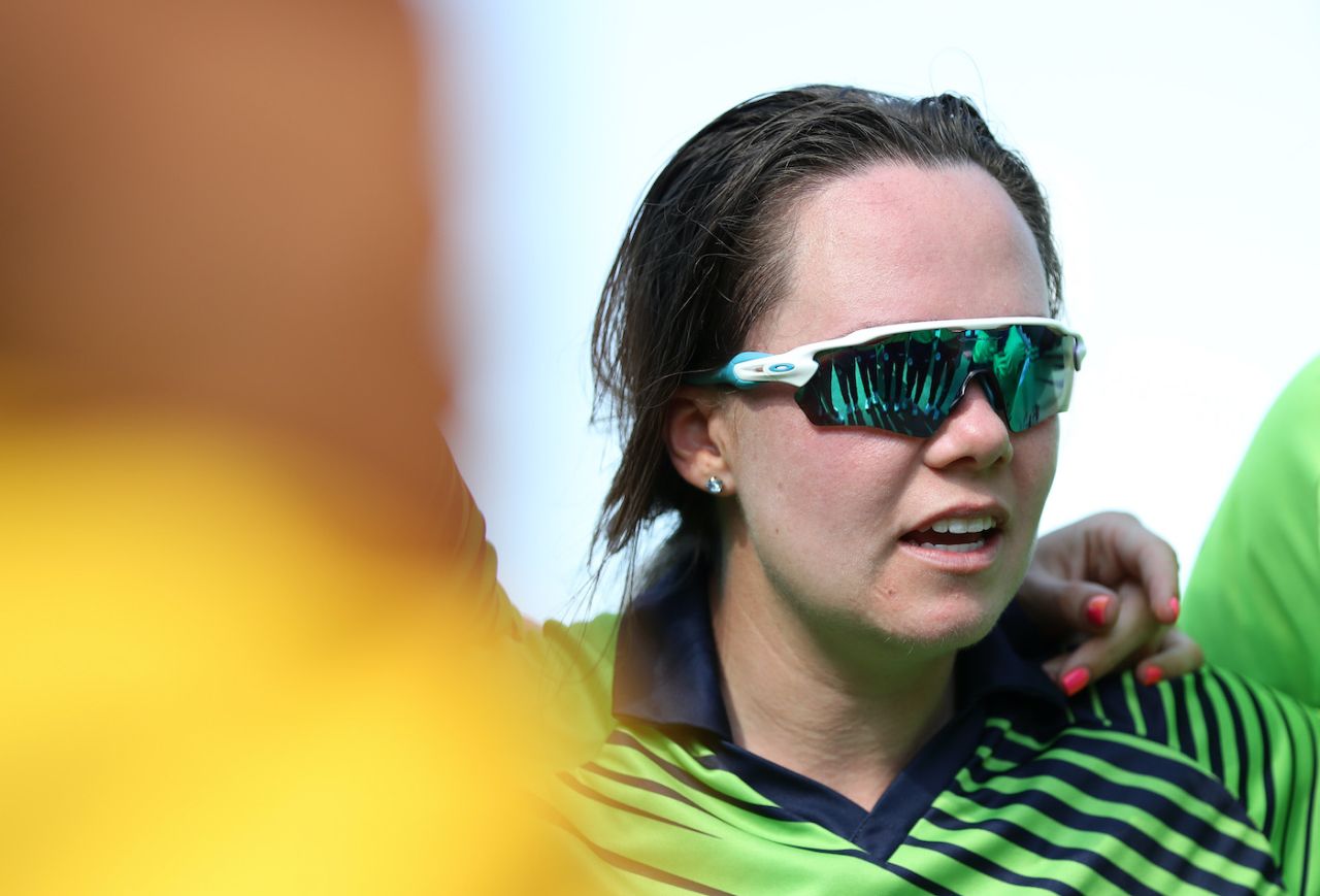 Laura Delany in the team huddle, Ireland Women vs England Women, Paarl, ICC Women's T20 World Cup, February 13, 2023