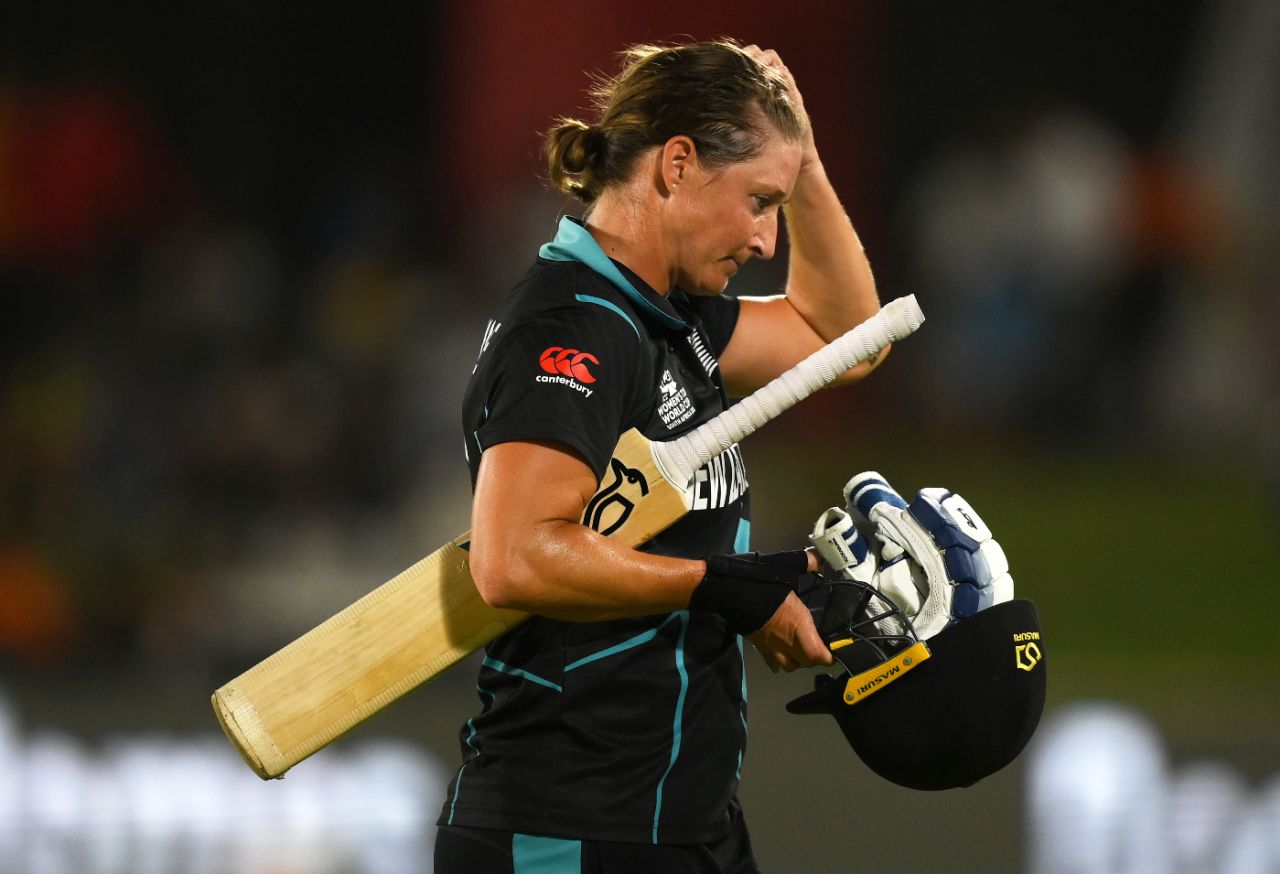 Sophie Devine cut a disconsolate figure after New Zealand's latest crushing loss, South Africa vs New Zealand, ICC Women's T20 World Cup, Paarl, February 13, 2023