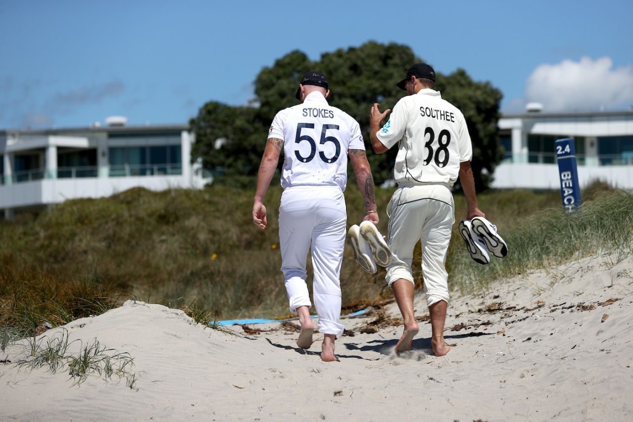 Tim Southee and Ben Stokes head back after a photoshoot on the beach ahead of the Test series, Mount Maunganui, February 15, 2023