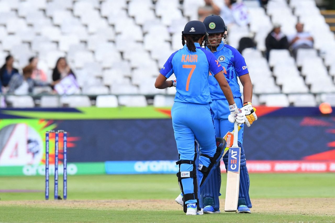 Harmanpreet Kaur and Richa Ghosh stitched a 72-run stand for the fourth wicket, Women's T20 World Cup, Cape Town, February 15, 2023