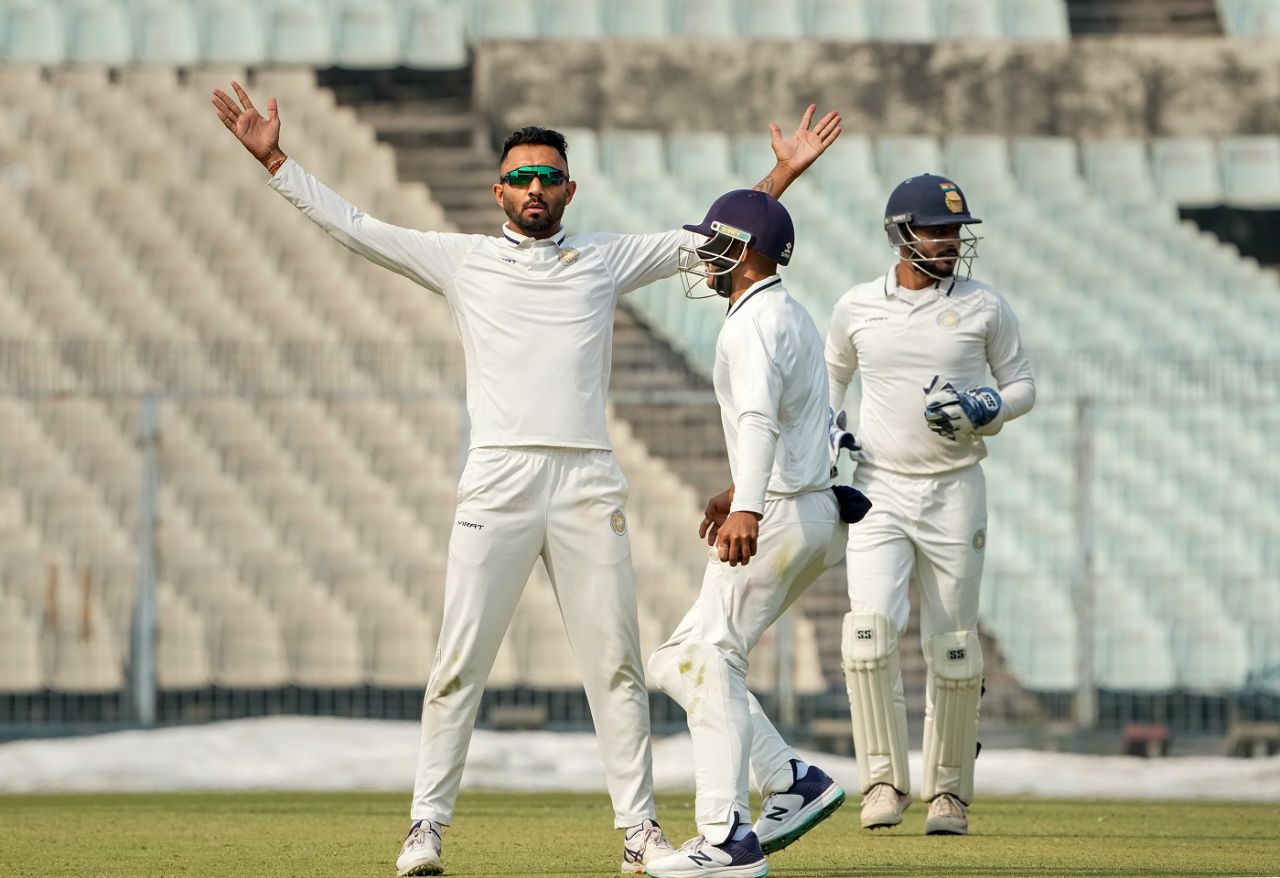 Most Wickets in a Ranji Trophy Season: Dharmendrasinh Jadeja - 59 wickets | sportzpoint.com