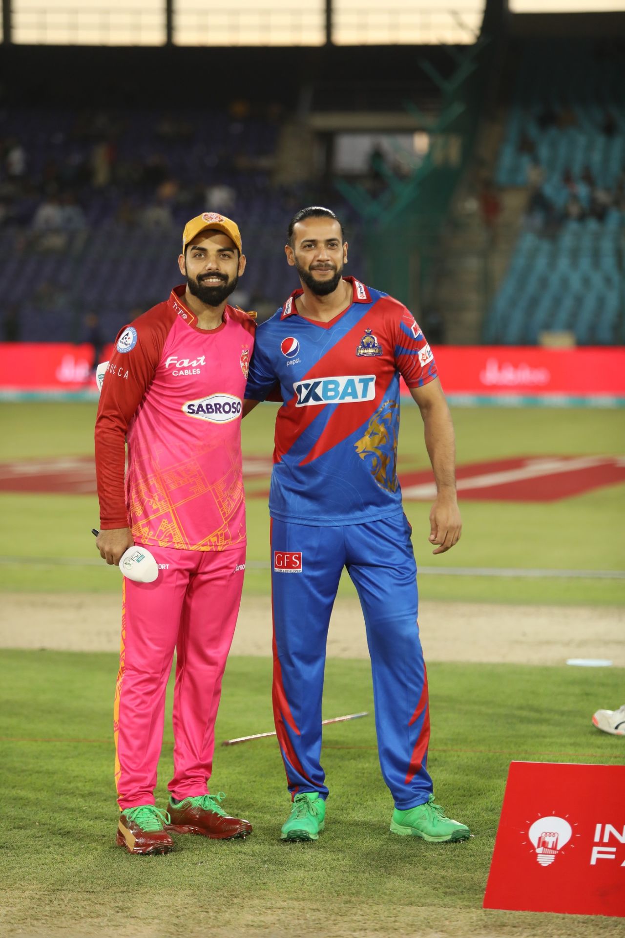 Imad Wasim and Shadab Khan pictured at the toss, Karachi Kings vs Islamabad United, PSL 2022-23, Karachi, February 16, 2023