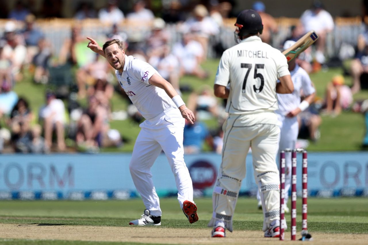 Ollie Robinson pinned Daryl Mitchell lbw for a duck, New Zealand v England, 1st Test,  Mount Maunganui, 2nd day, February 17, 2023