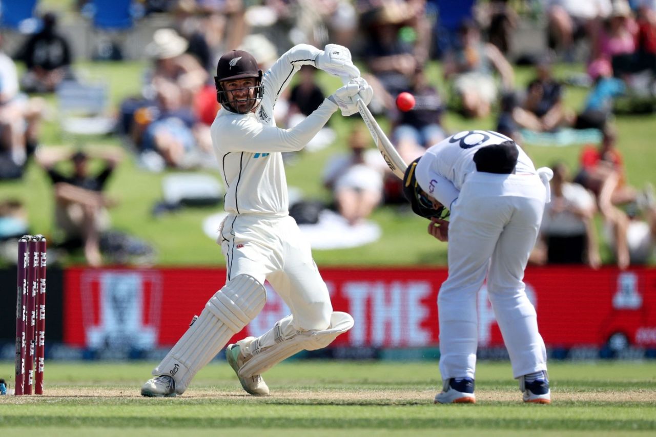 Tom Blundell punches off the back foot through the covers, New Zealand v England, 1st Test, Mount Maunganui, 2nd day, February 17, 2023