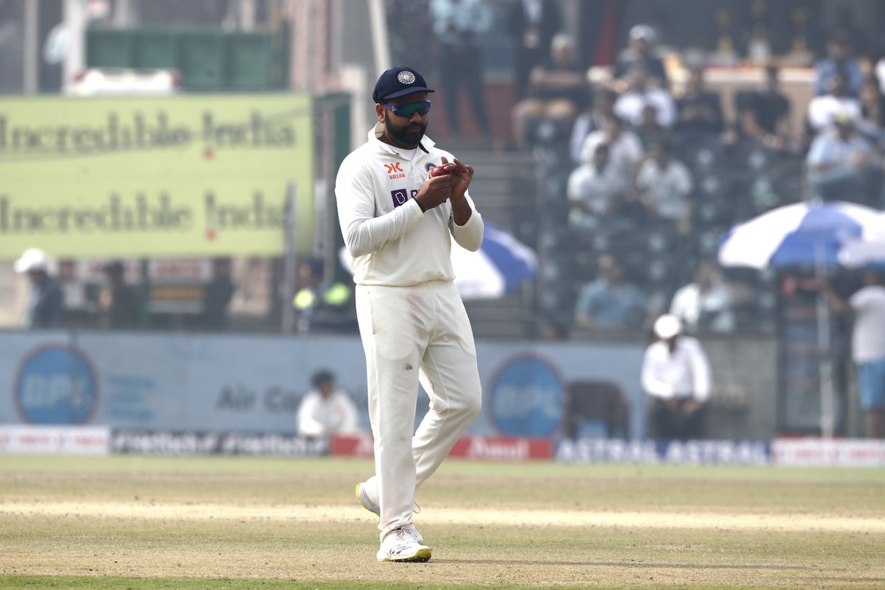 Rohit Sharma shines the ball, India vs Australia, 2nd Test, Delhi, 1st day, February 17, 2023