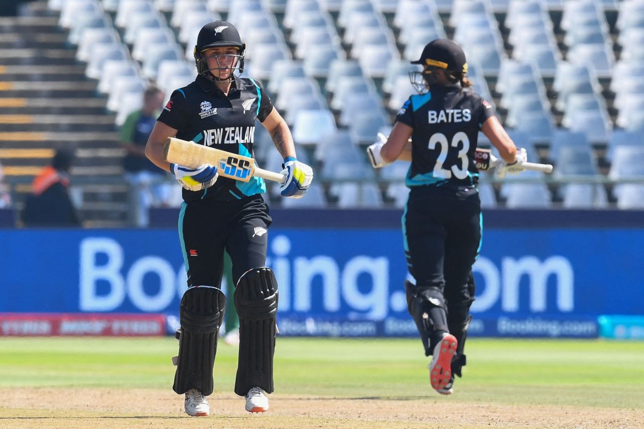 Suzie Bates en route to her fifty, New Zealand v Bangladesh, Women's T20 World Cup, Cape Town, February 17, 2023