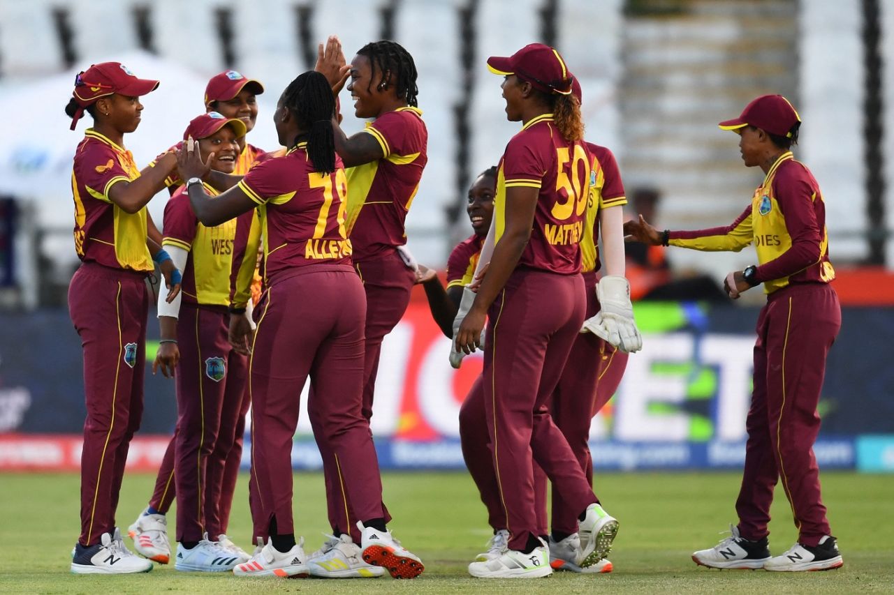 West Indies players celebrate the dismissal of Amy Hunter, Ireland vs West Indies, Women's T20 world Cup, Cape Town, February 17, 2023