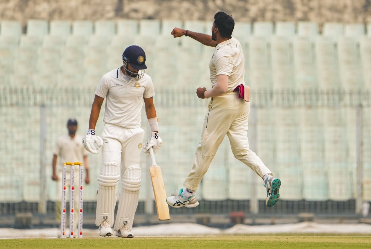 Mukesh Kumar celebrates after sending back Chirag Jani early, Bengal vs Saurashtra, Ranji Trophy 2022-23 final, Day 3, Kolkata, February 18, 2023