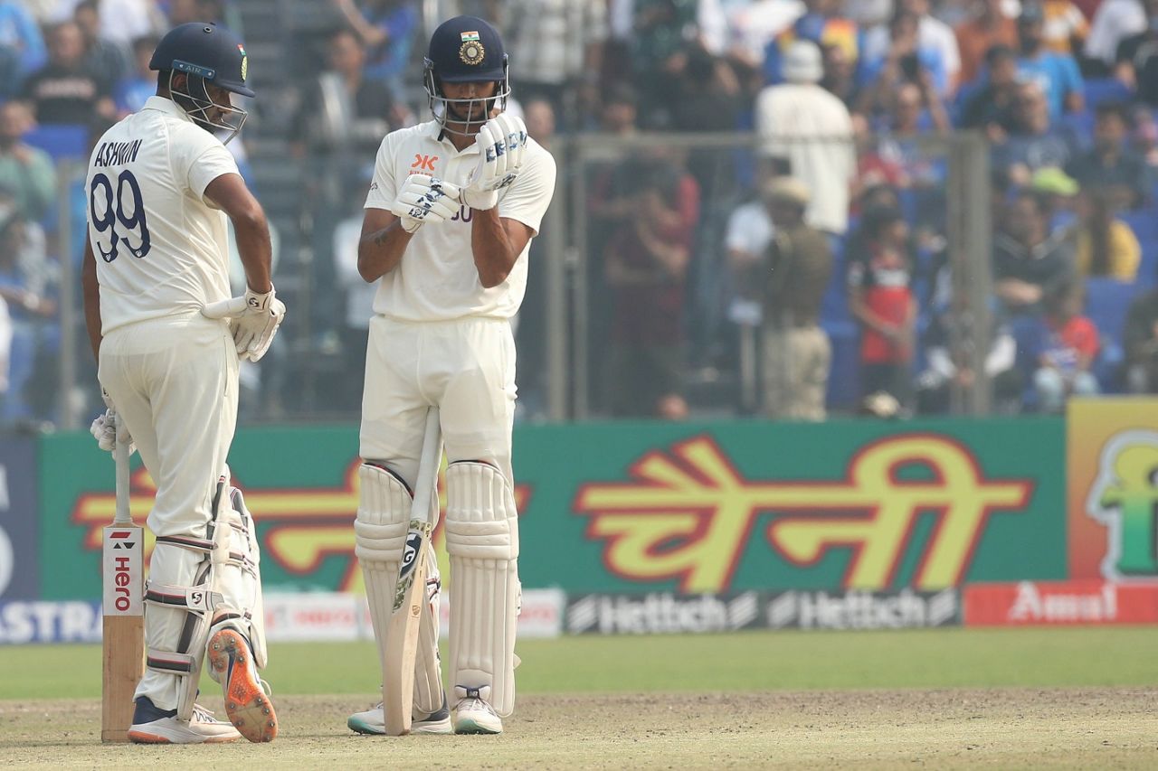 R Ashwin and Axar Patel take a breather, India vs Australia, 2nd Test, Delhi, 2nd day, February 18, 2023