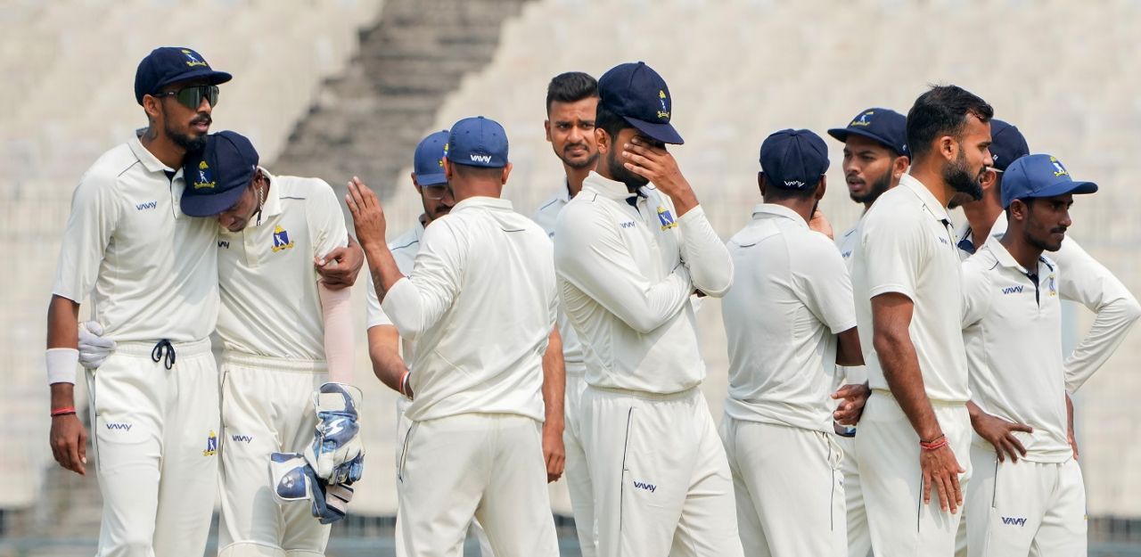 The Bengal players are distraught after the defeat, Bengal vs Saurashtra, Ranji Trophy 2022-23 final, 4th day, Kolkata, February 19, 2023