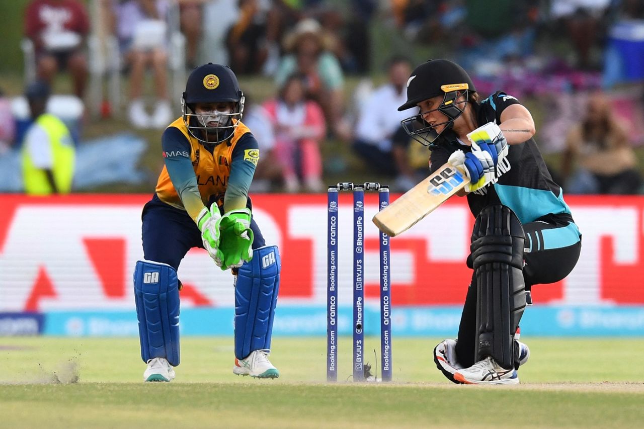 Bernadine Bezuidenhout creams one through cover, New Zealand vs Sri Lanka, Women's T20 World Cup, Paarl, February 19, 2023