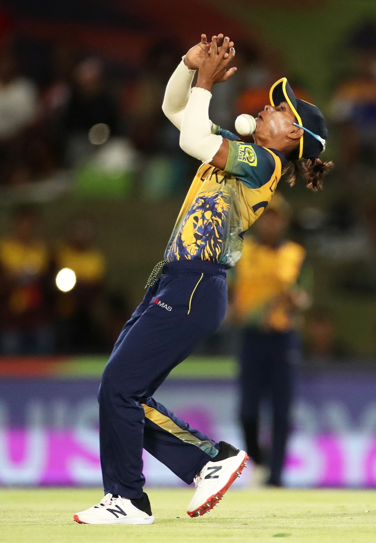 Nilakshi de Silva grasses a skier from Suzie Bates, New Zealand vs Sri Lanka, Women's T20 World Cup, Paarl, February 19, 2023