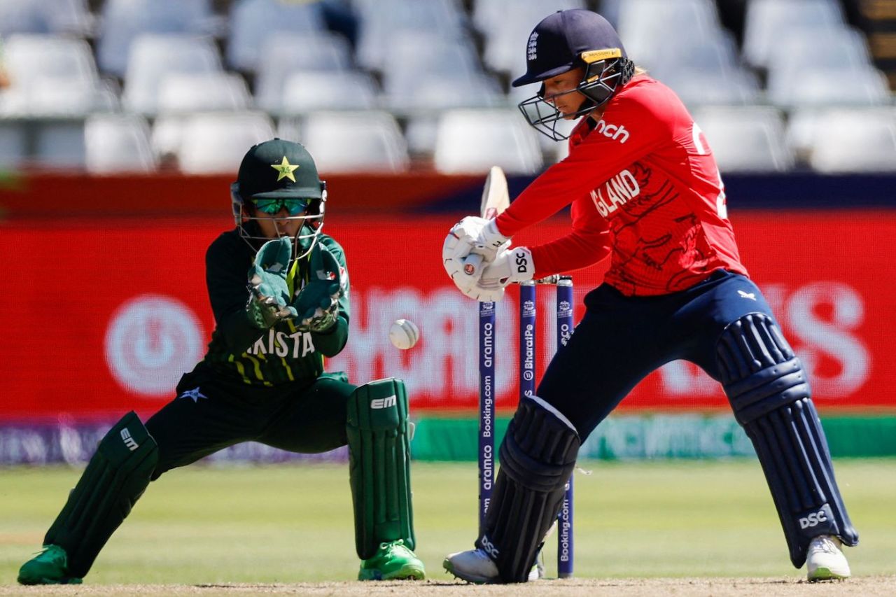 Danni Wyatt lines up for a cut, England vs Pakistan, Women's T20 World Cup, Cape Town, February 21, 2023