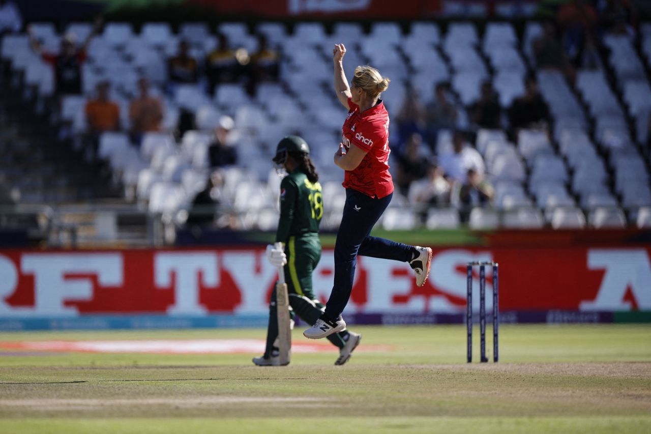 Katherine Sciver-Brunt dismissed Sadaf Shamas second ball, England vs Pakistan, Women's T20 World Cup, Cape Town, February 21, 2023