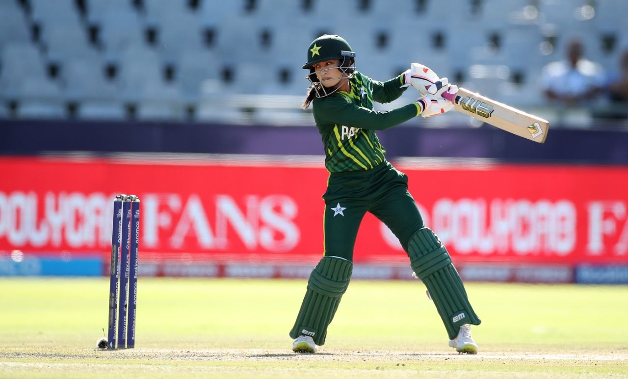 Omaima Sohail hits one through the off side, England vs Pakistan, Women's T20 World Cup, Cape Town, February 21, 2023