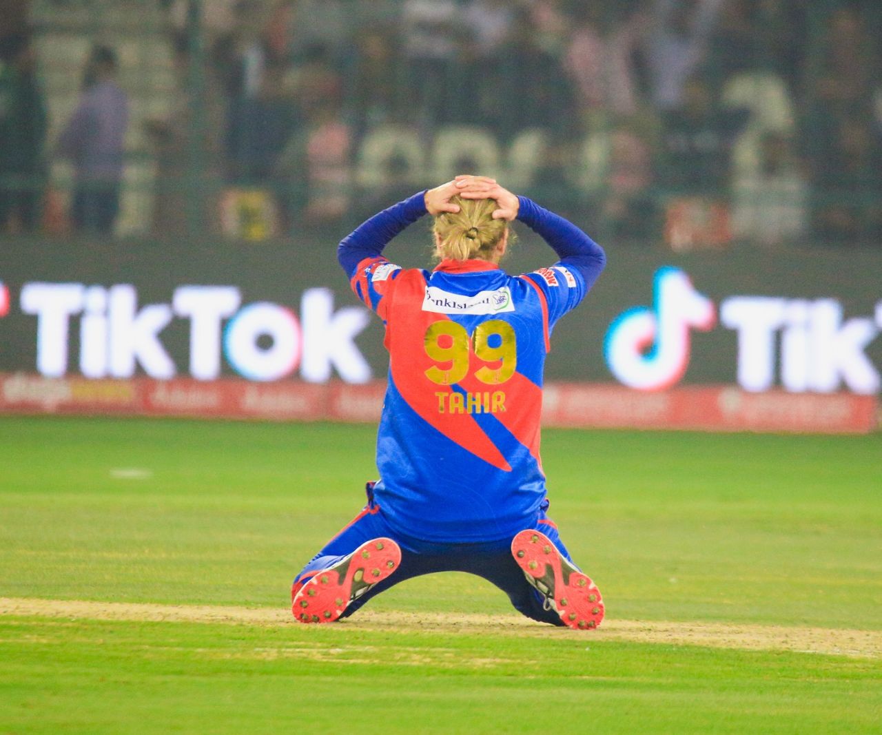 Imran Tahir during his spell against Multan Sultans, Multan Sultans vs Karachi Kings, PSL, Multan, February 22, 2023