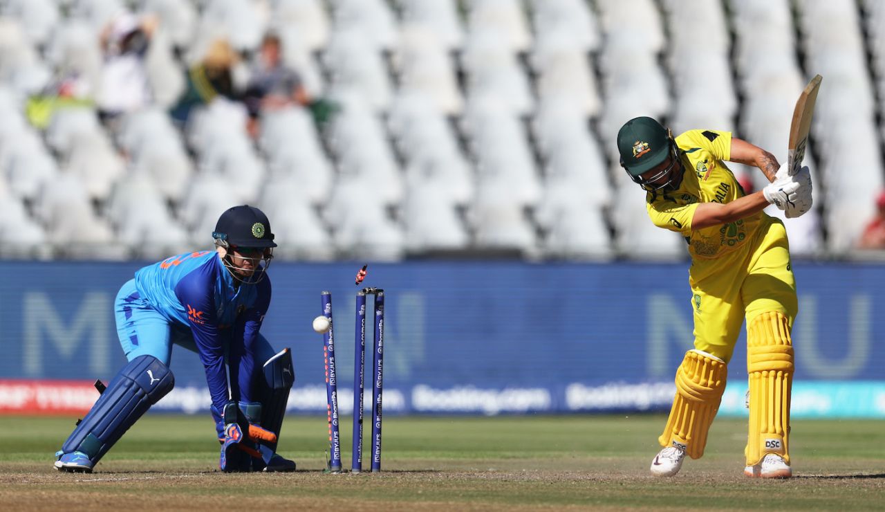 Richa Ghosh watches Ashleigh Gardner get knocked over, Australia vs India, Women's T20 World Cup, semi-final, Cape Town, February 23, 2023