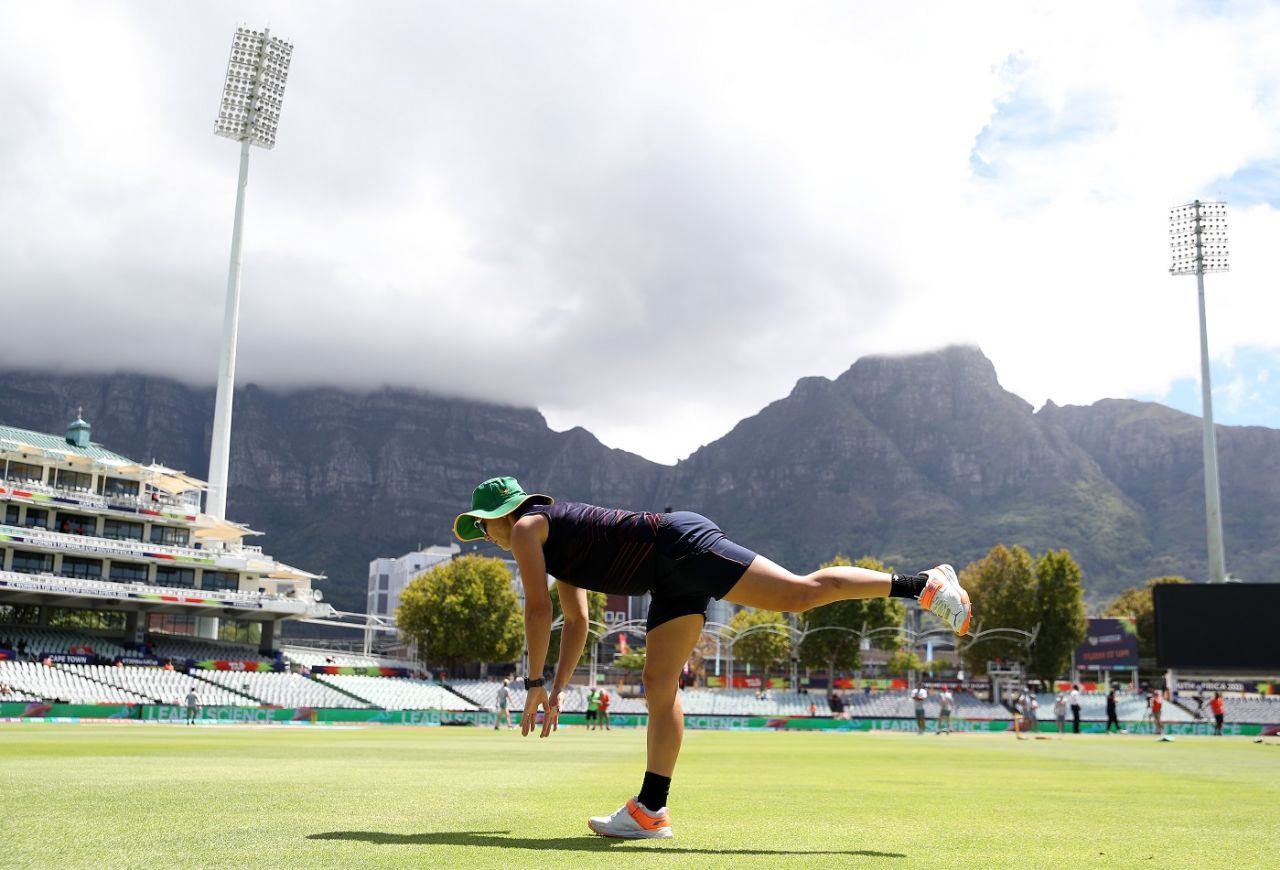 Marizanne Kapp stretches with the Table Mountain as the backdrop, England vs South Africa, Women's T20 World Cup, semi-final, Cape Town, February 24, 2023